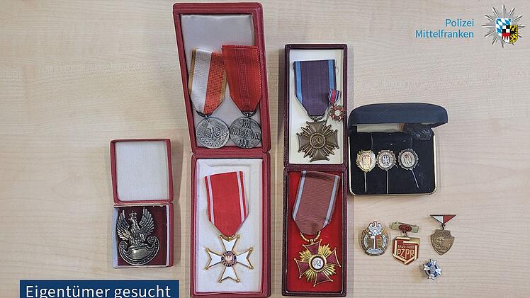 Polizei Mittelfranken teilt kuriose Funde - wohl nicht "selbst verdient"