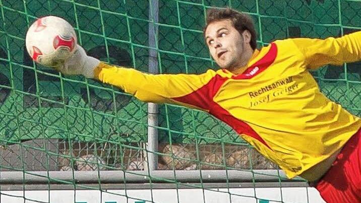 Torwart Tobias Mayer könnte beim Kreisligisten VfR Johannisthal in den nächsten Wochen das Training leiten. Nach der Trennung von Trainer Stefan Bergmann ist der ehemalige Landesliga-Keeper des SV Friesen der Wunschkandidat der Spieler für das Amt des Interimstrainers. Foto: Archiv