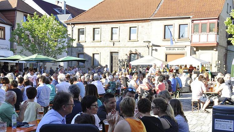 Das Ensemble Sing‘n'Swing feierte auf dem Viehmarkt seinen 20. Geburtstag. Foto: Peter Klopf