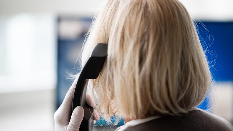 Die Angst vor dem  Coronavirus macht sich auch bei der Telefonseelsorge bemerkbar. Foto:  Daniel Reinhardt/dpa