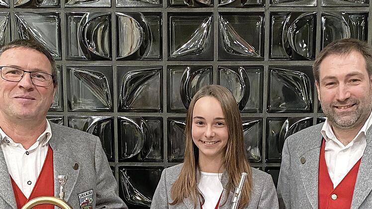 Von links: Christian Schaupp, Klara Haase und Vorstand Johannes Hammerl
