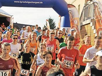 Alljährlich im Herbst ist Ludwigschorgast Mekka der Ausdauersportler. Der 28. Frankenwaldllauf findet am Samstag, 25. Oktober, statt. Foto: Michael Kraus
