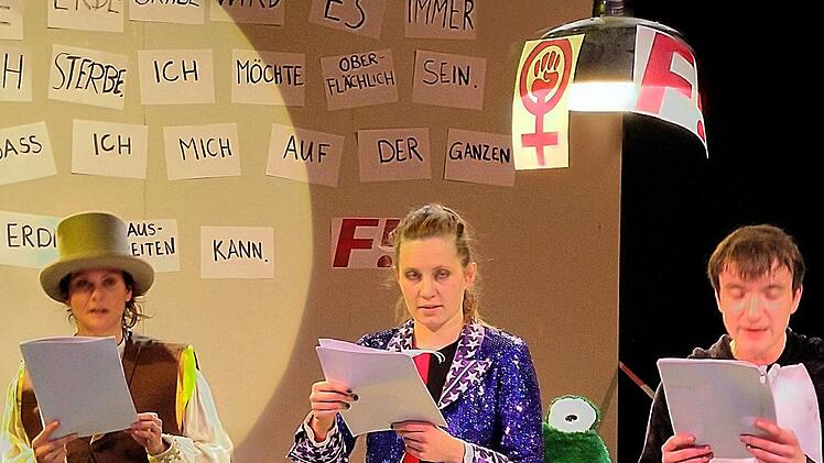 Turbulentes Bühnenvergnügen: "Selfies einer Utopie" mit Eva Marianne Berger, Alexandra Weis und Thomas Kaschel in der Coburger Reithalle.Foto: Jochen Berger
