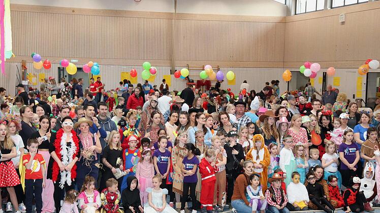 Impressionen vom Adelsdorfer Kinderfasching    Foto: Johanna Blum