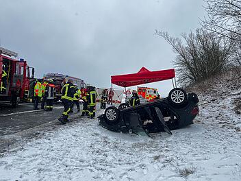 Schwerer Unfall an der A9 bei Schnaittach: Fahrer musste reanimiert werden
