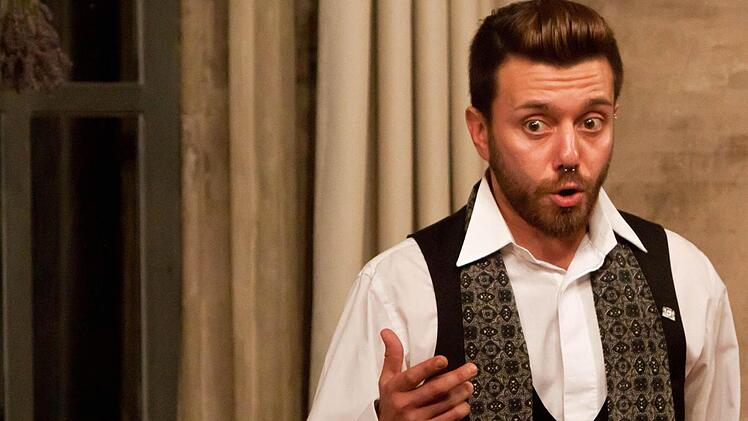 Das "Ensemble Karsanat" bei seinem Gastpiel im ehemaligen Refkrotium des einstigen Klosters Mönchröden: Kaan Buldular (Countertenor)Foto: Jochen Berger