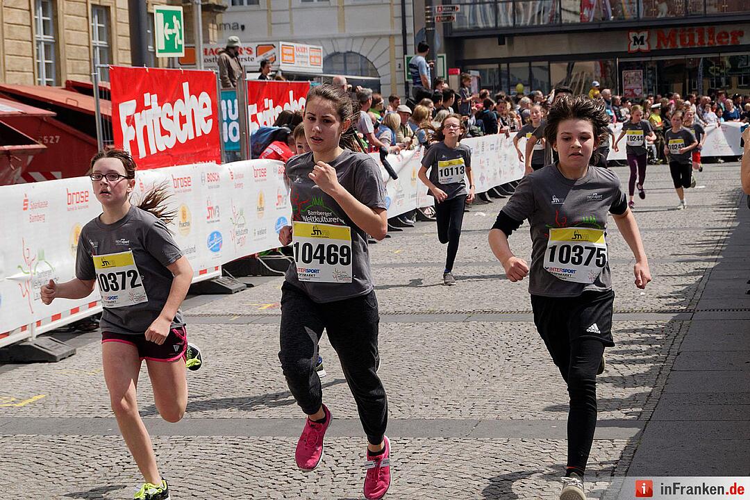 Weltkulturerbelauf 2017 in Bamberg: Der Zieleinlauf am Maxplatz