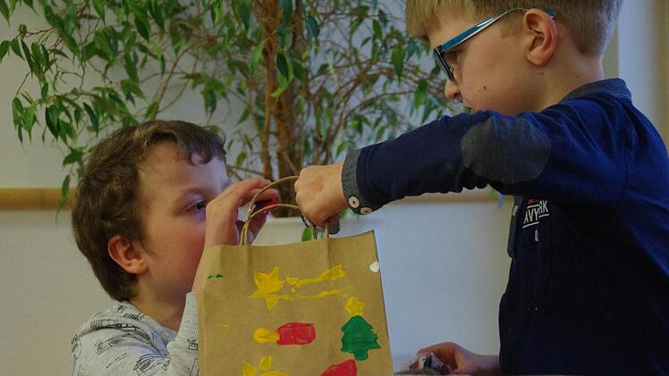 Der Nikolaus besuchte die Petra-Döring-Schule in Kronach. Foto: Marco Meißner