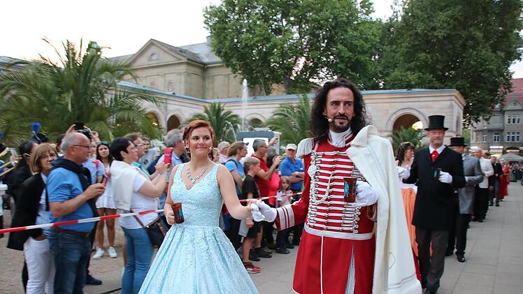 Eindrücke vom Rakoczyball mit Gläserpolonaise. Foto: Ralf Ruppert