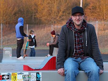 René Felcht — hierauf dem Skaterpark in Nüdlingen — stellte dem Bad Bockleter Gemeinderat zusammen mit Jugendamtsleiter Siegbert Goll die Arbeit und Aufgaben des Vereins "Pro Jugend Landkreis Bad Kissingen" vor.  Foto: Carmen Schmitt/Archiv