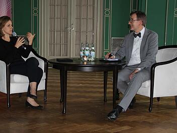 Zum ersten Mal gab es beim Kissinger Sommer ein Künstlergespräch. Das führte Intendant Dr. Tilman Schlömp mit Sol Gabetta. Gerhild Ahnert