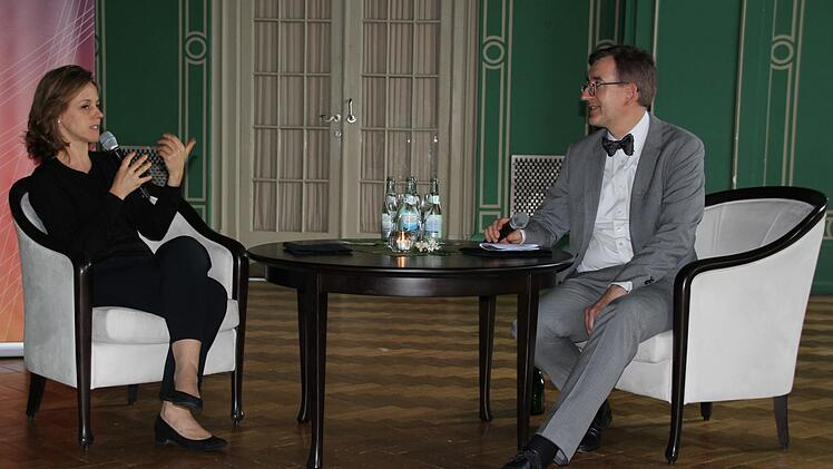 Zum ersten Mal gab es beim Kissinger Sommer ein Künstlergespräch. Das führte Intendant Dr. Tilman Schlömp mit Sol Gabetta. Gerhild Ahnert
