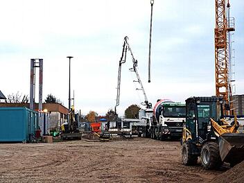 Die Arbeiten an der Bodenplatte laufen. Foto: Richard Sänger