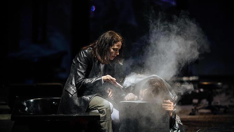 Szene aus William Shakespeares "Othello: Das Drama feierte Premiere am Landestheater Coburg.Foto: Sebastian Buff