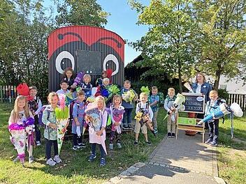 Die Klasse 1a mit Klassenleiterin Alexandra Heierth  Foto: Roland Dietz