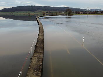 Hochwasserlage im Kreis Coburg erneut angespannt - mehrere Straßen gesperrt