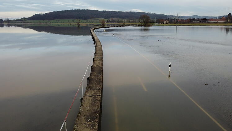 Hochwasserlage im Kreis Coburg erneut angespannt - mehrere Straßen gesperrt