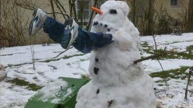 Hilfe, der Schneemann hat einen kleinen Jungen geschluckt! Foto: Michaela Weiß