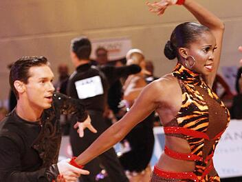 Da fliegen die Funken: Marius Iepure und Otlile Mabuse. Foto: privat