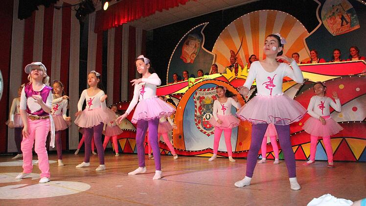 Die Tänzerinnen der Ballettschule Engelmann  Foto: Friedwald Schedel