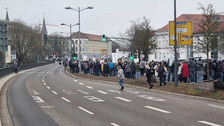 Mobile Demonstration mit 4200 Teilnehmern in Ansbach