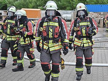 Die R&ouml;ttenbacher Feuerwehrleute proben den Ernstfall am Tag der offenen T&uuml;r.