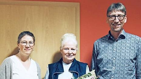 Glückwünsche für Helene Henz von der 1. Vorsitzenden Vanessa Krampert und Stellvertreter Matthias Schneider