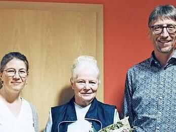 Glückwünsche für Helene Henz von der 1. Vorsitzenden Vanessa Krampert und Stellvertreter Matthias Schneider