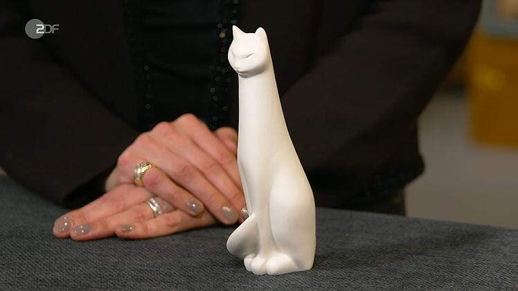 Seine Katze aus Biskuitporzellan von Rosenthal nannte Norbert "hübsch-hässlich". Dr. Bianca Berding fand sie nur schön. Sie verdoppelte den Wunschpreis auf 120 Euro. Auch Steve Mandel hatte ein Herz für Tiere. Er bezahlte 120 Euro.