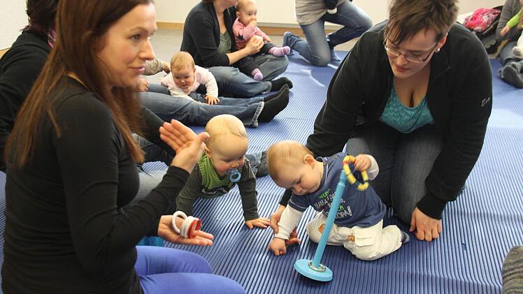 Claudia Dörr erklärt, wie wichtig Bewegung für Babys ist.