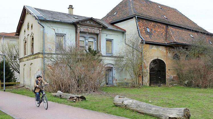 Auf dem nicht datierten Archivbild ist das Gartenhaus noch mit dem hölzernen Vorbau und ohne Sicherungsmaßnahmen zu sehen.