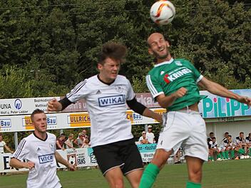 Der kampfstarke Florian Gundelsheimer (rechts) kann nach seiner Sperre wieder für den FC Sand auflaufen.