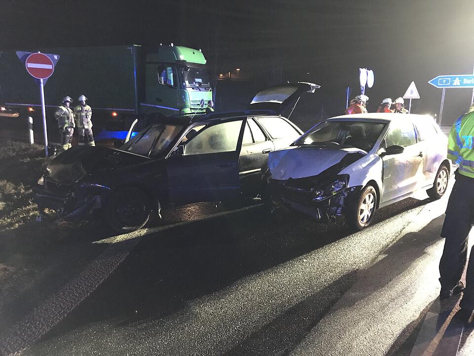 Oberfranken: Schwerverletze nach Frontalcrash an Autobahnauffahrt