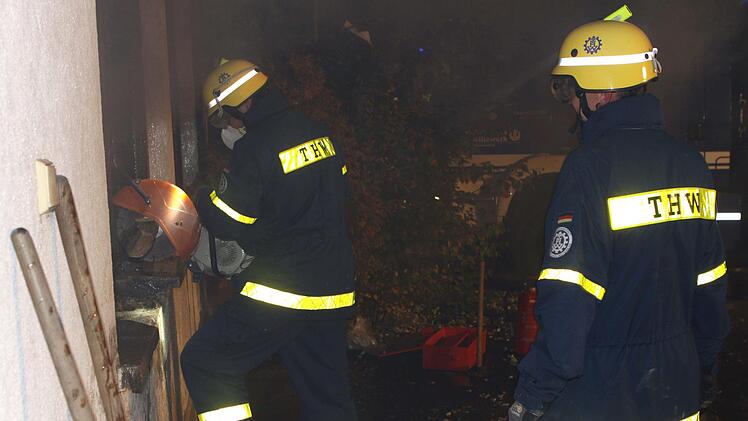 Helfer des THW  bei der ArbeitMichael Wunder