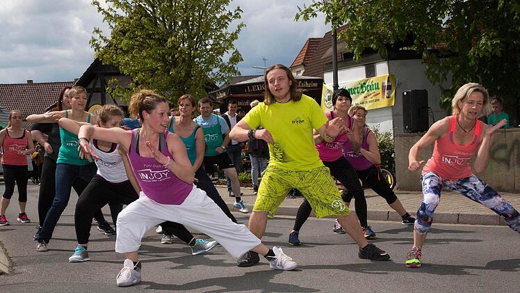Zumba-Flashmop auf der Schlemmermeile