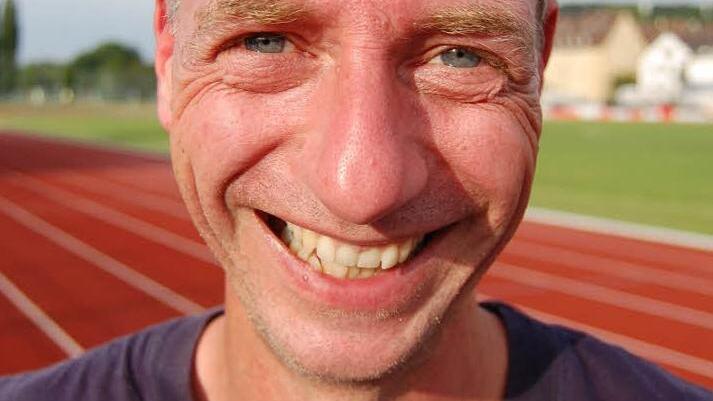 Oliver Völker, Stadtjugendring "Beim Schleuderball haben mir leider zwei Meter gefehlt - deshalb hat es am Ende nur zum Sportabzeichen in Silber gereicht. Vorerst! Denn mein Ehrgeiz ist geweckt: Am YouCo-Sonntag werde ich es noch einmal probieren, vielleicht klappt's dann doch noch mit Gold. Andererseits: Sportabzeichen ist Sportabzeichen. Und damit habe ich meinen Sportlehrern von früher doch ganz klar gezeigt, dass ich sehr wohl sportlich bin! Das war ja auch eigentlich mein Hauptantrieb..."