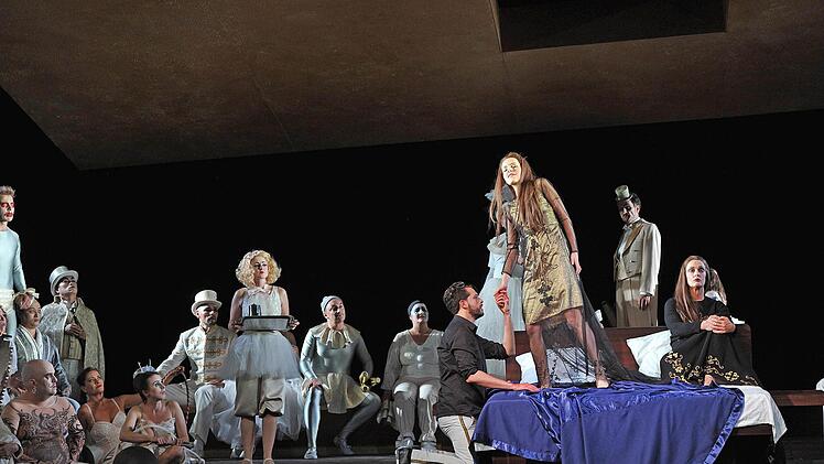 Szene aus der Neuinszenierung von "Dido and Aeneas" am Landestheater CoburgFoto: Andrea Kremper