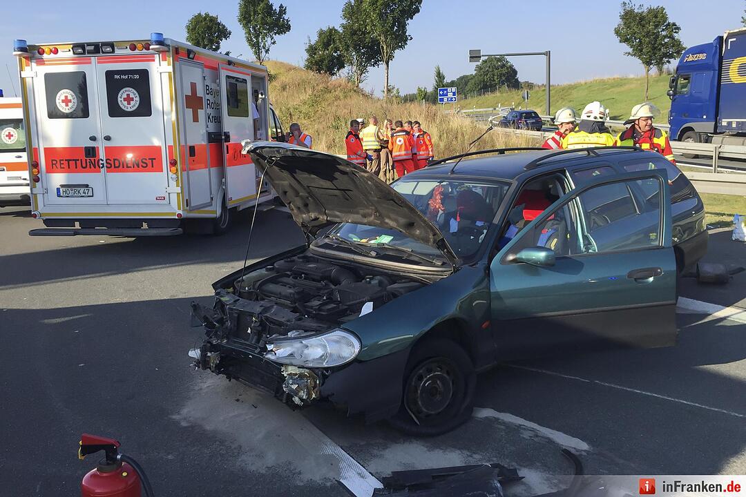 Drei Verletzte nach Unfall auf der A9 bei Leupoldsgruen