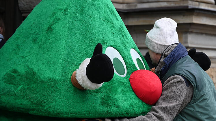 Prozess wegen Hausfriedensbruchs - Streit um Weihnachtsbaum