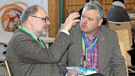 Beim Spieletag schnell einig geworden: Herr- und Hennemann.Foto: Ralf Kestel