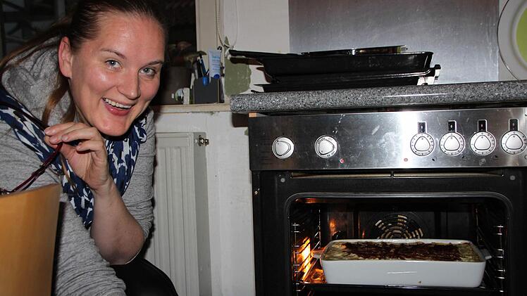 Extra für die Saale-Zeitung macht Suvi Leitner einen Fischauflauf. Foto: Ulrike Müller