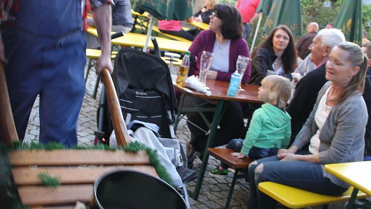 "Die Woschdfohrer kumma!" - und schon ist gute Stimmung in Willmersreuth.