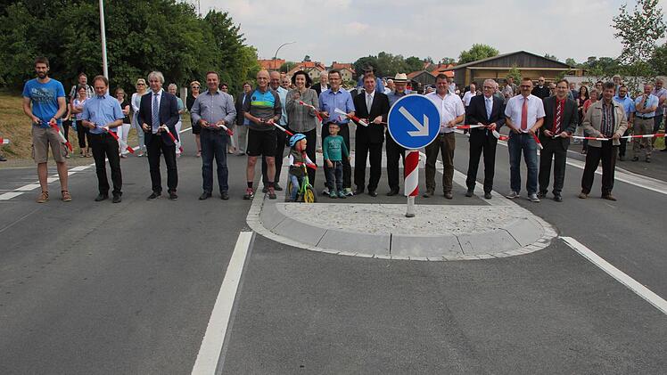 Die Freigabe für den neuen Radweg Ermershausen-Eichelsdorf  Foto: ks
