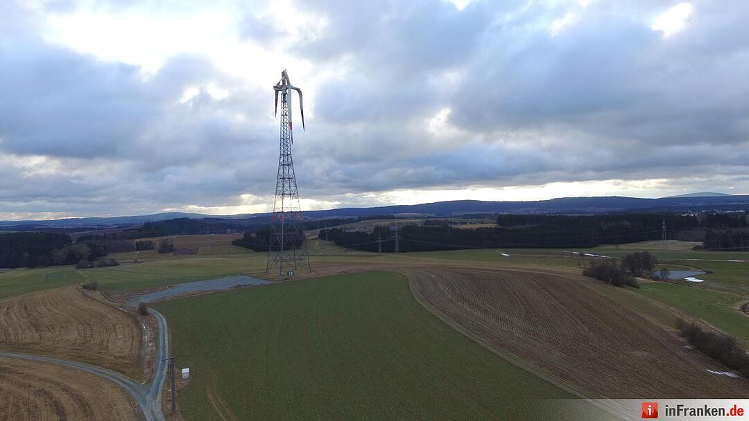 Unwetter über Franken - Böe knickt Rotorblatt ab
