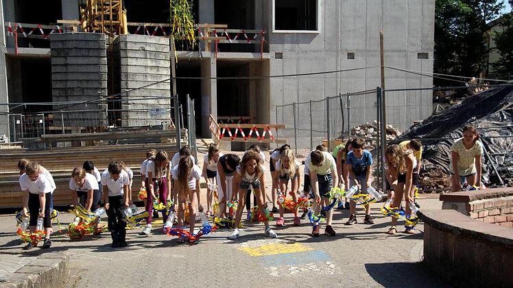 Am Erweiterungsbau der Carl-Platz-Schule wurde Richtfest gefeiert.  Foto: Richard Sänger