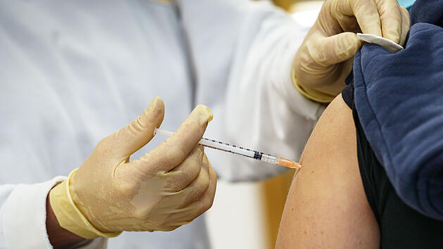 Eine &Auml;nderung der Impfverordnung sieht vor, dass auch Zahn&auml;rzte, Tier&auml;rzte und Apotheker gegen das Corona-Virus impfen d&uuml;rfen.