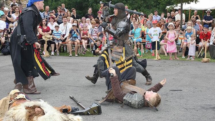 Spannende Ritterkämpfe gab es auf der Lauterburg zusehen. Foto: Michael Stelzner