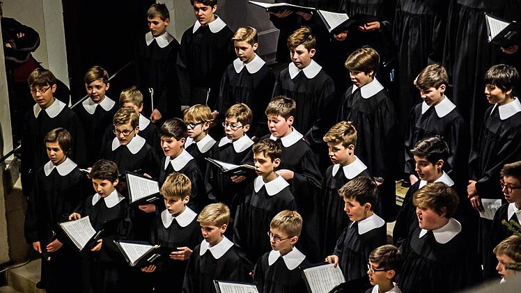Unter der Leitung von Martin Lehmann beeindruckte der Windsbacher Knabenchor bei seinem Gastspiel in der Coburger Morizkirche. Foto: Jochen Berger