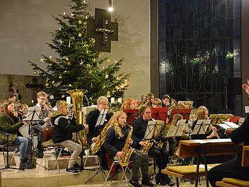 Das Jugendorchester Unter-/Obererthal, Diebach unter der Leitung von Helmut Schäfer hat mit einigen Stücken zum Konzert in der Diebacher Kirche beigetragen. Foto: Elisabeth Assmann