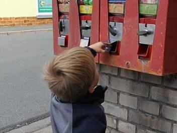 Kaugummiautomaten faszinieren auch heute noch die Kinder.Foto: Romy Denk